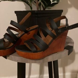 Lucky wedge sandals